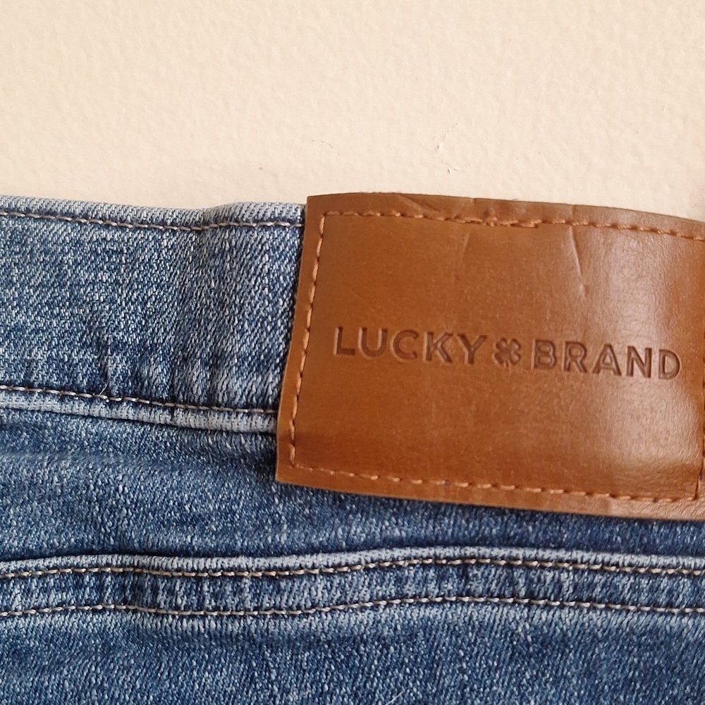 Lucky Brand Mid Rise Boot Jeans 12/31R Medium Wash 32" Inseam EUC - Picture 5 of 10